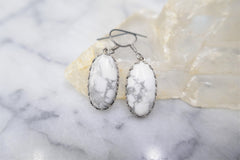 HOWLITE HOOK EARRINGS