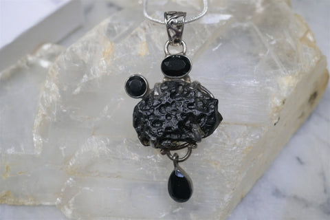 TEKTITE AND JET PENDANT