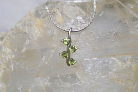 PERIDOT  TWIG PENDANT